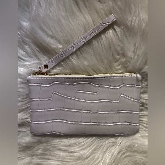 Faux croc white clutch purse with wrist handle - Picture 1 of 2